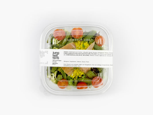 Salat mit Zitronenbulgur, Forelle, Spargeln